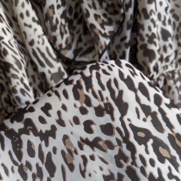 No Boundaries Juniors Ruffle Front Chiff - Picture 6 of 6